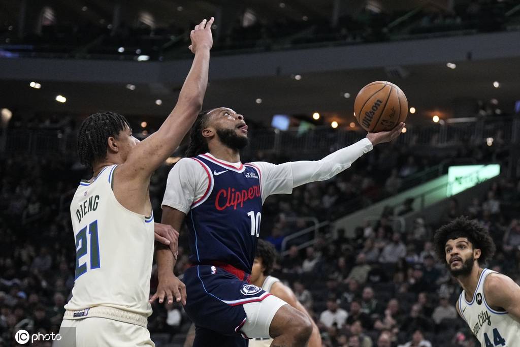 伦纳德20分加兰15+11 快船击败雄鹿5连胜